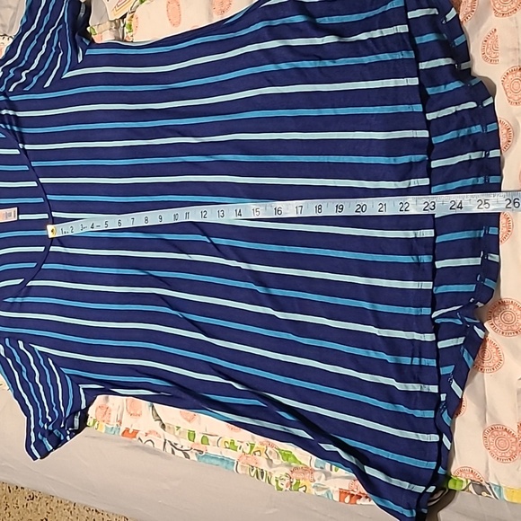 NWT LuLaRoe Classic hi-lo Navy blue Striped stretch top women's large - Picture 9 of 9